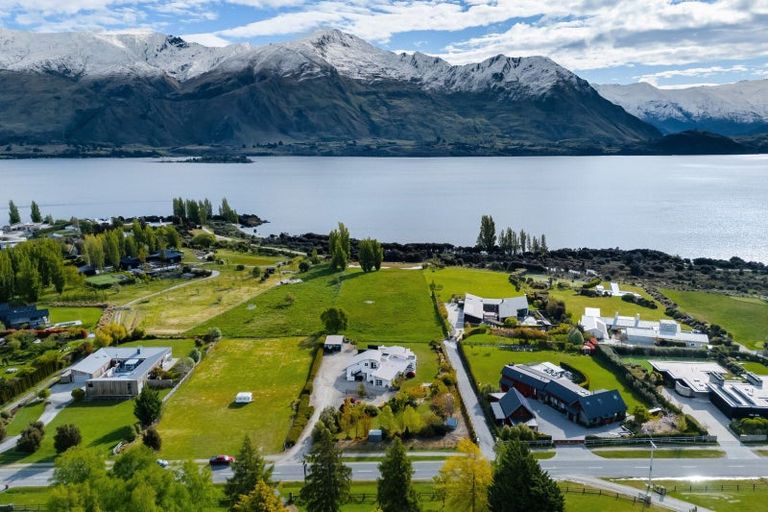 Photo of property in 302 Beacon Point Road, Wanaka, 9305