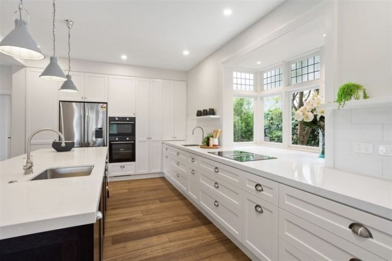 Photo of property in 32 Hawkesbury Avenue, St Albans, Christchurch, 8014