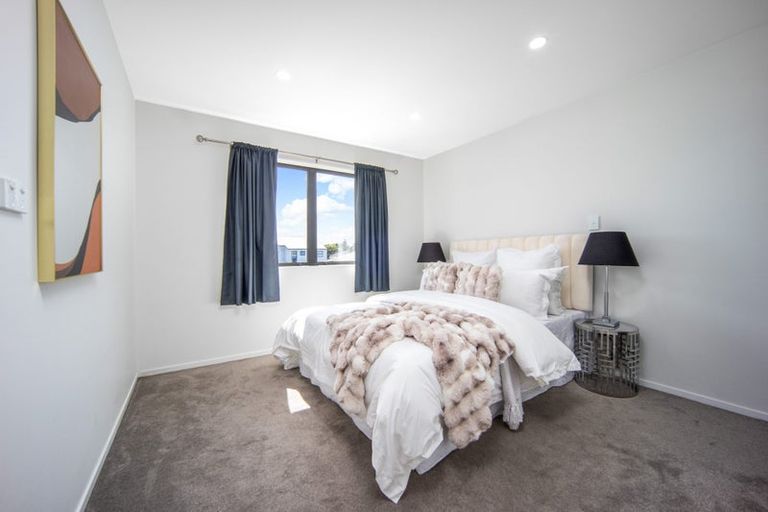 Photo of property in 8a Sharland Avenue, Manurewa, Auckland, 2102