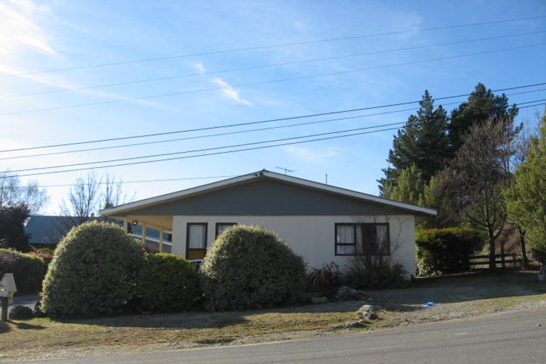 Photo of property in 64 Dungarvon Street, Wanaka, 9305