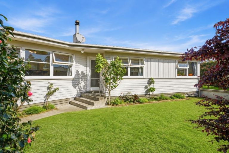 Photo of property in 71 Awaroa Road, Helensville, 0800