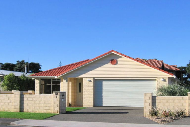 Photo of property in 169 Centreway Road, Orewa, 0931