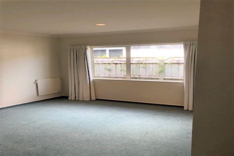 Photo of property in 20 Quadrant Heights, Paraparaumu, 5032