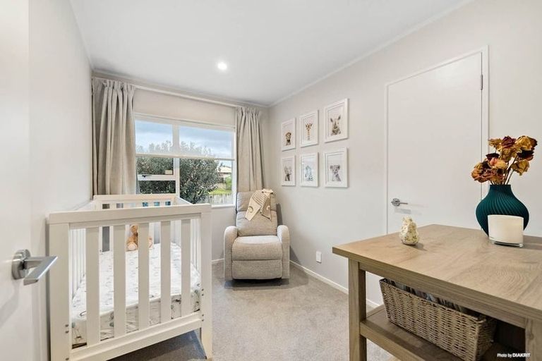 Photo of property in 1/14 Kallaroo Place, Botany Downs, Auckland, 2010