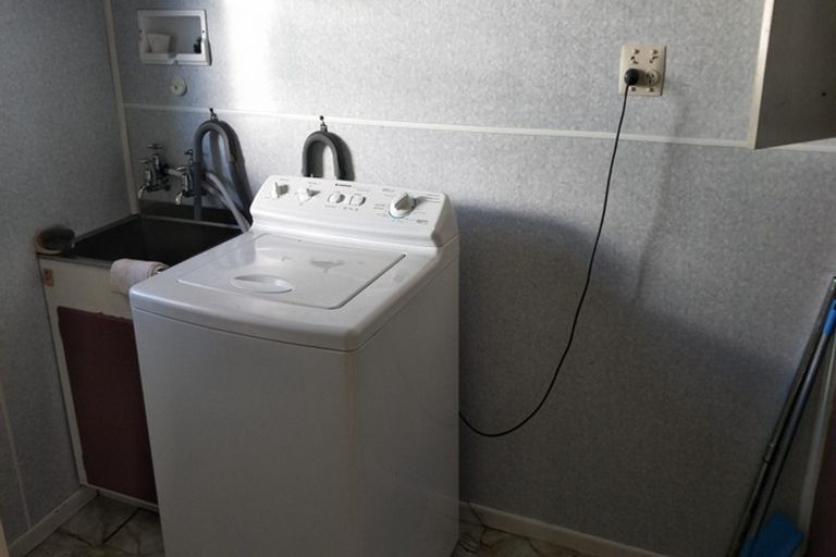 Photo of property in 12 Exmouth Road, Northcote, Auckland, 0627