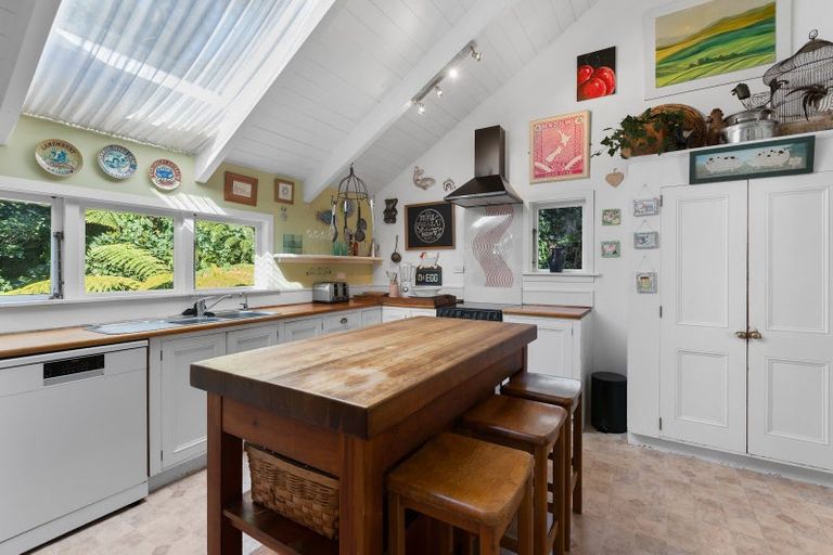 Photo of property in 75 Morley Street, New Plymouth, 4310