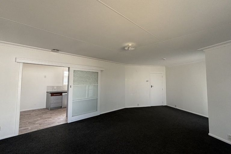Photo of property in 77 Collins Road, Melville, Hamilton, 3206