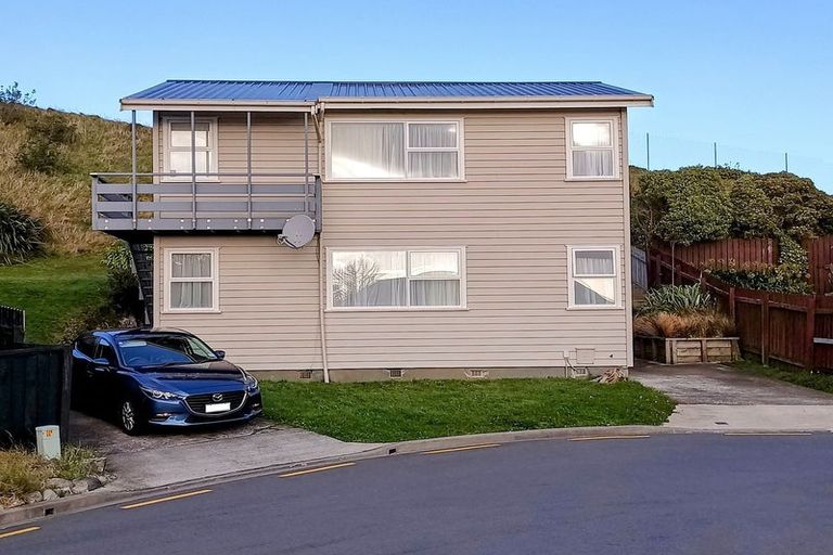 Photo of property in 1/43 Edgecombe Street, Newlands, Wellington, 6037