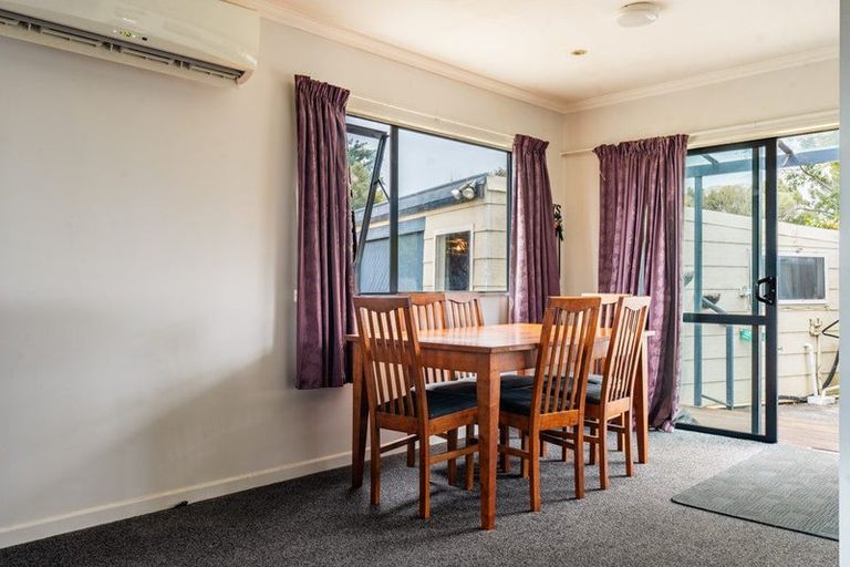 Photo of property in 3 Queen Street, Milton, 9220