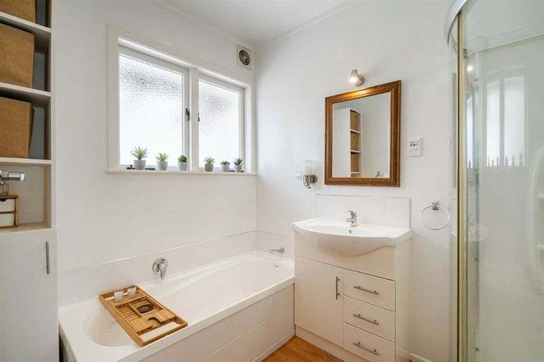 Photo of property in 1/28 Hart Road, Hauraki, Auckland, 0622