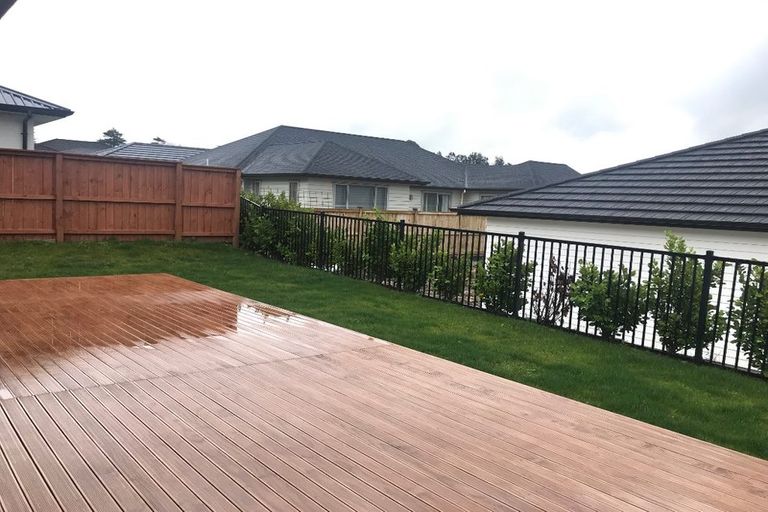 Photo of property in 33 Nobilo Road, Kumeu, 0810