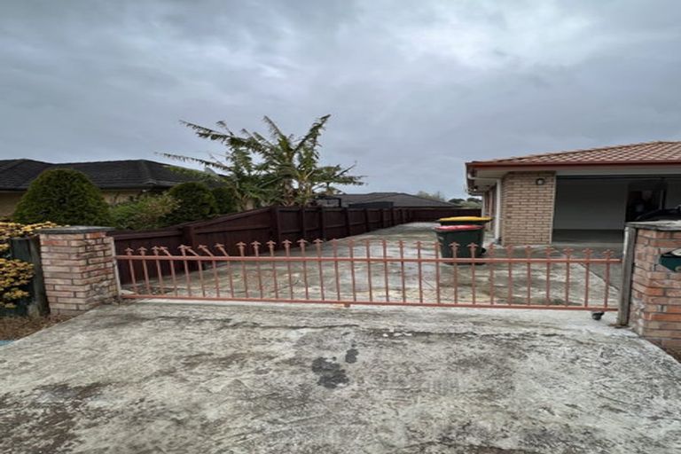 Photo of property in 67 Glenveagh Park Drive, Weymouth, Auckland, 2103