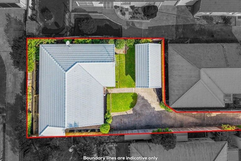 Photo of property in 2/25 College Road, Northcote, Auckland, 0627