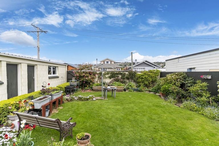 Photo of property in 11 Hargest Crescent, Saint Kilda, Dunedin, 9012