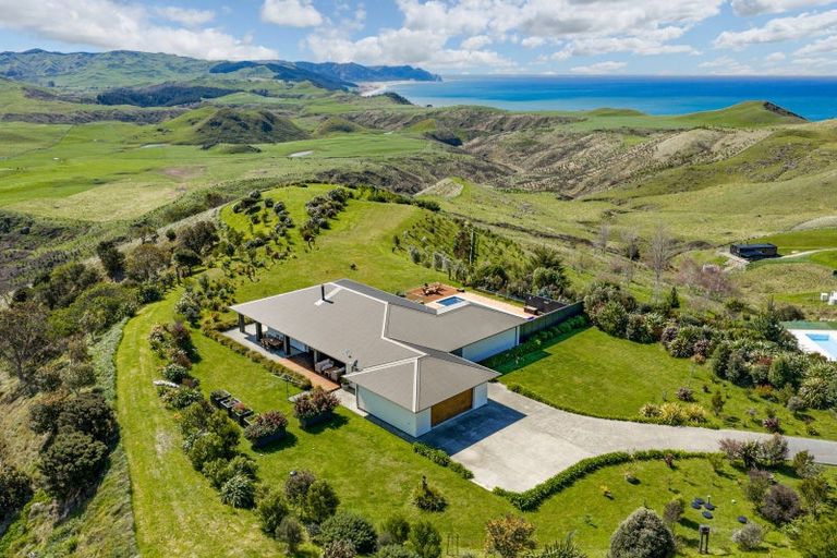 Photo of property in 63 Waipuka Road, Waimarama, Havelock North, 4294