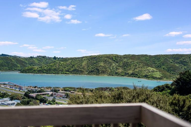 Photo of property in 4 Kahu Road, Paremata, Porirua, 5024