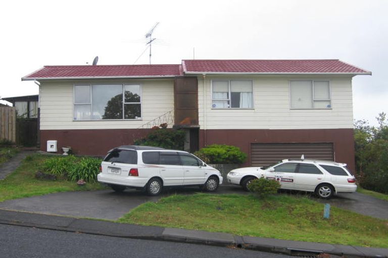 Photo of property in 32 Cheval Drive, Totara Vale, Auckland, 0629