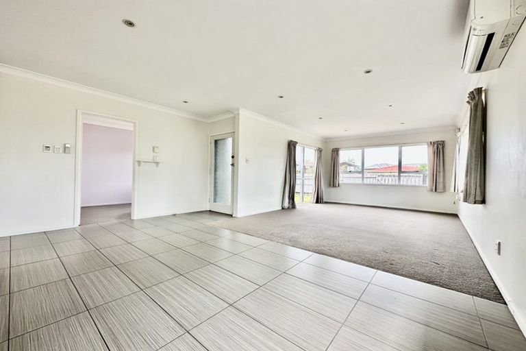 Photo of property in 54 Edgewater Drive, Pakuranga, Auckland, 2010