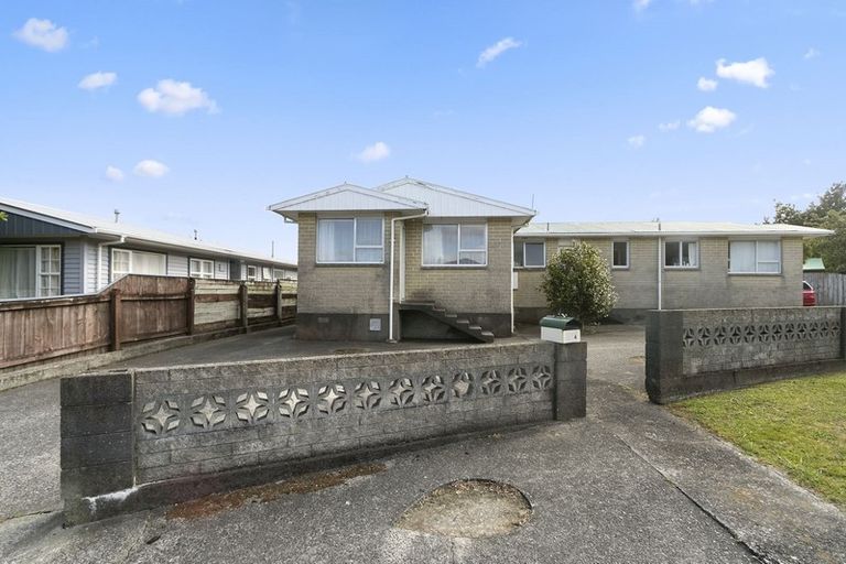 Photo of property in 15a Pencarrow Crescent, Wainuiomata, Lower Hutt, 5014