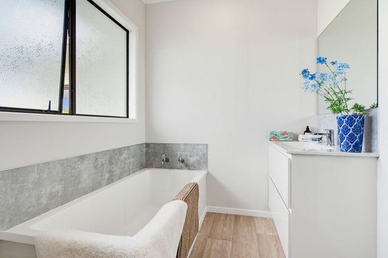 Photo of property in 140 Craig Road, Pollok, Waiuku, 2683