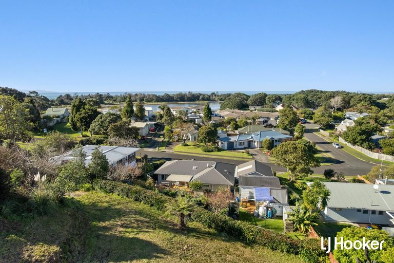 Photo of property in 1 Denby Close, Athenree, Waihi Beach, 3177