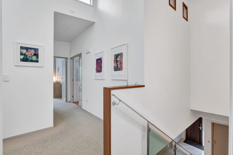 Photo of property in 12 Leatham Avenue, Strandon, New Plymouth, 4312