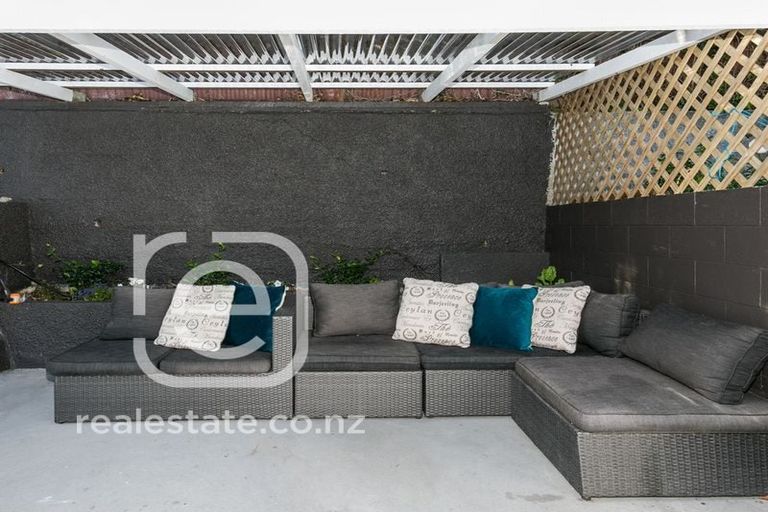 Photo of property in 75 Milton Road, Bluff Hill, Napier, 4110