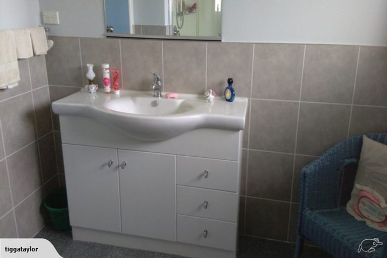 Photo of property in 4 Giles Way, Tanners Point, Katikati, 3177