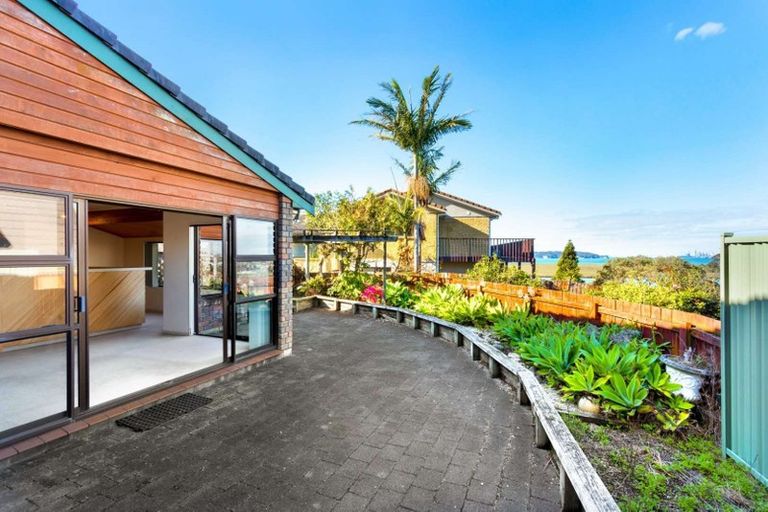 Photo of property in 1/149 West Harbour Drive, West Harbour, Auckland, 0618