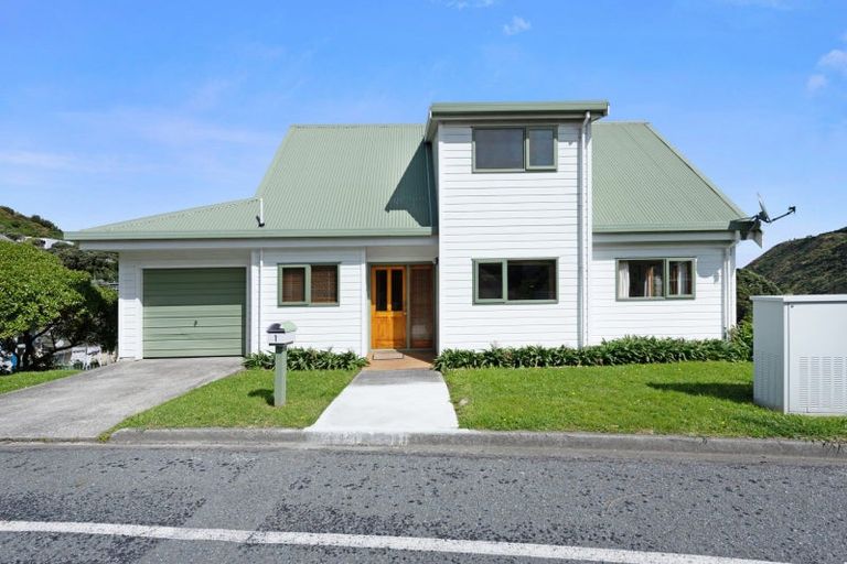 Photo of property in 1 Frobisher Street, Island Bay, Wellington, 6023