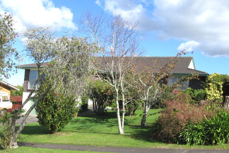 Photo of property in 6 Golders Place, Howick, Auckland, 2014