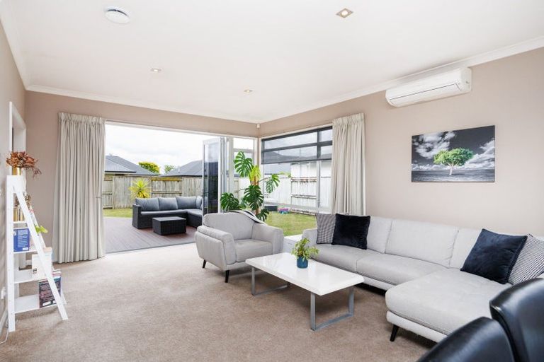 Photo of property in 5 Manhattan Court, Kelvin Grove, Palmerston North, 4414