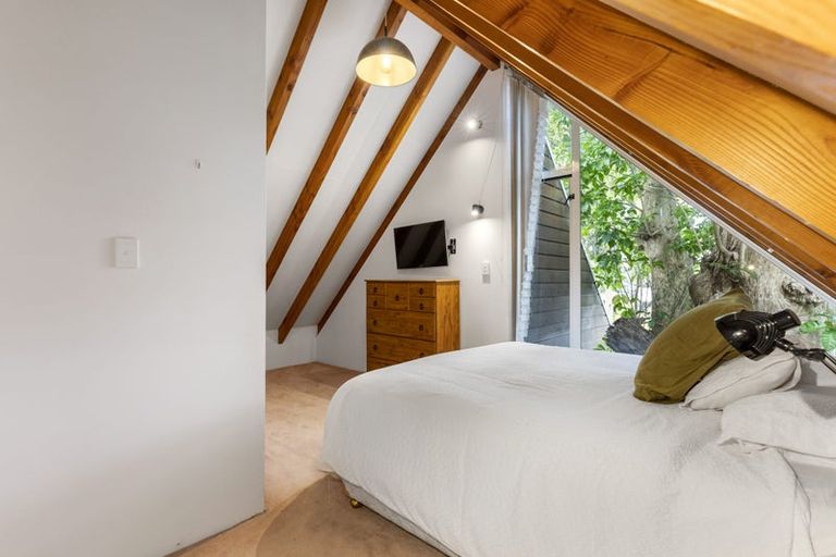 Photo of property in 17 Cobblestone Lane, Hillcrest, Auckland, 0627