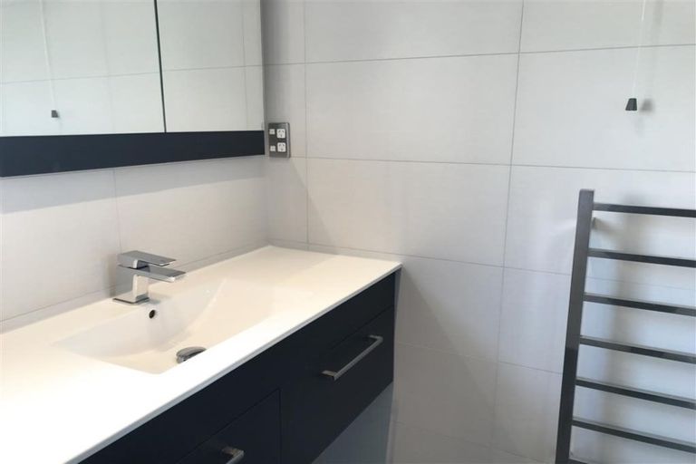 Photo of property in 1/73 Shakespeare Road, Milford, Auckland, 0620