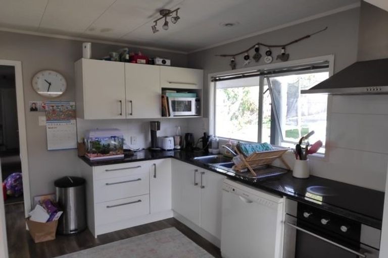 Photo of property in 8 Elizabeth Drive, West Harbour, Auckland, 0618