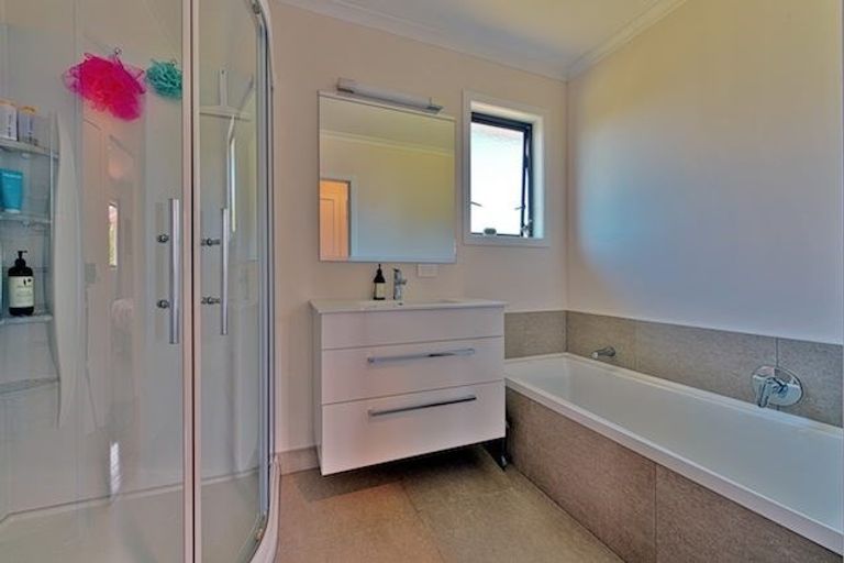 Photo of property in 114 Harold Holt Avenue, Pirimai, Napier, 4112