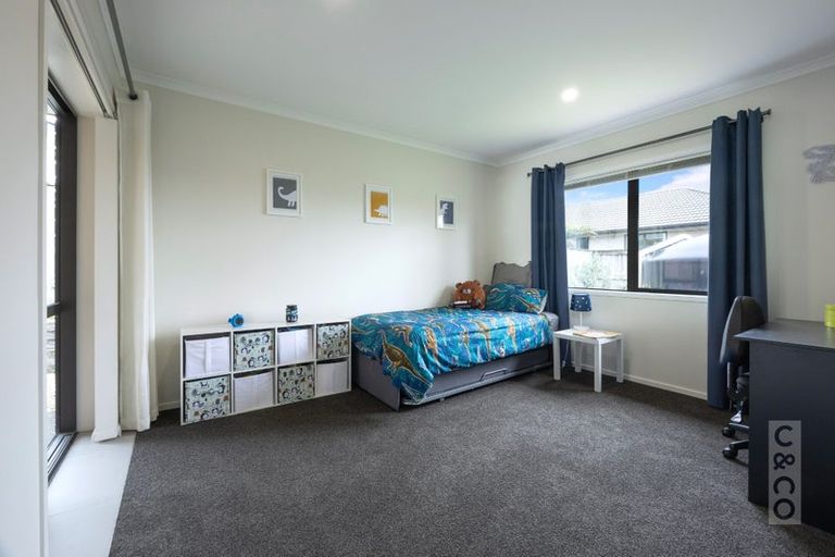 Photo of property in 42 Gilbransen Road, Kumeu, 0810
