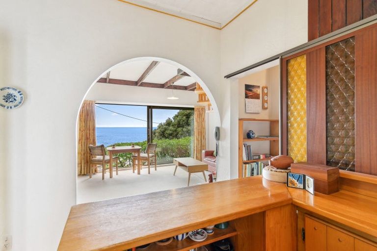 Photo of property in 140 The Esplanade, Houghton Bay, Wellington, 6023