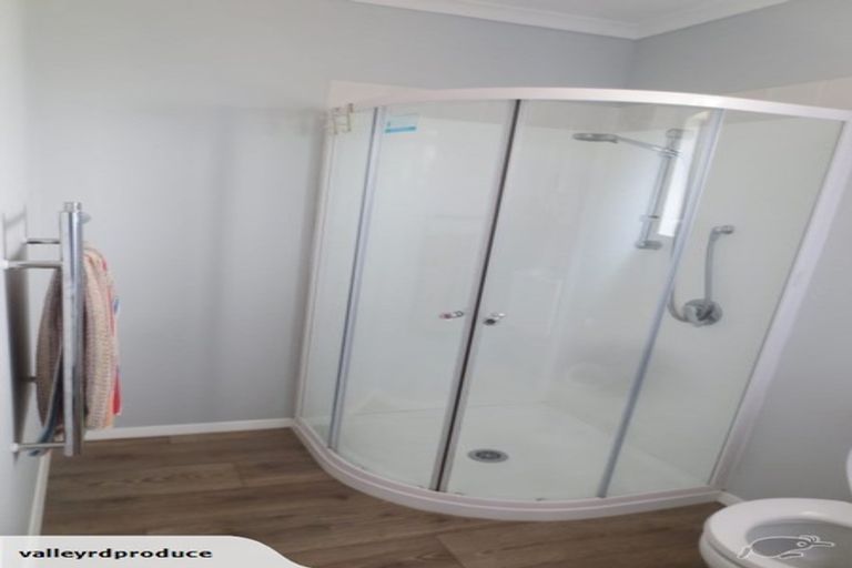 Photo of property in 106 Valley Road, Paraparaumu, 5032