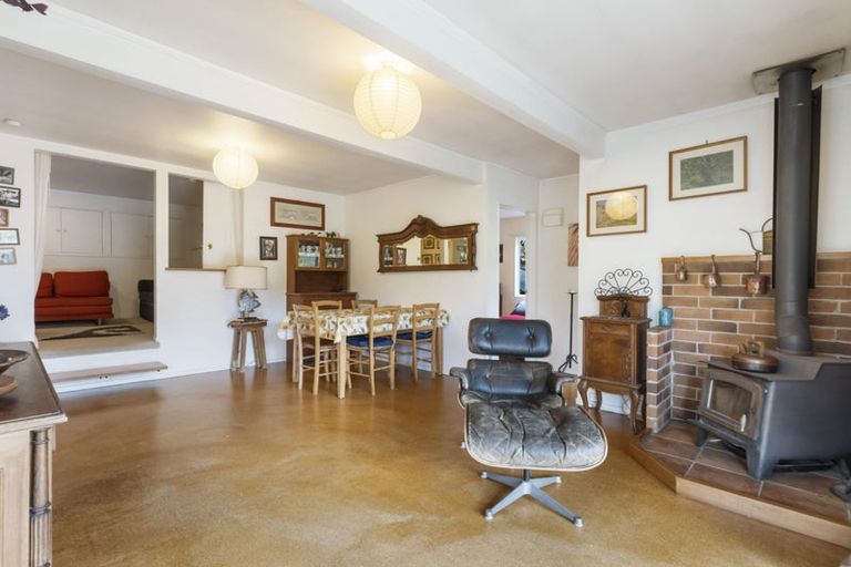 Photo of property in 126 Candia Road, Henderson Valley, Auckland, 0614