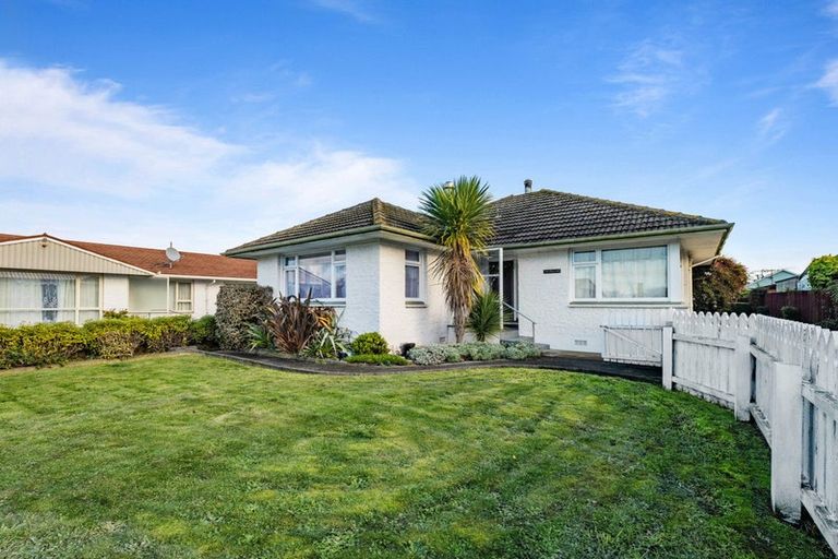 Photo of property in 205 Main North Road, Redwood, Christchurch, 8051