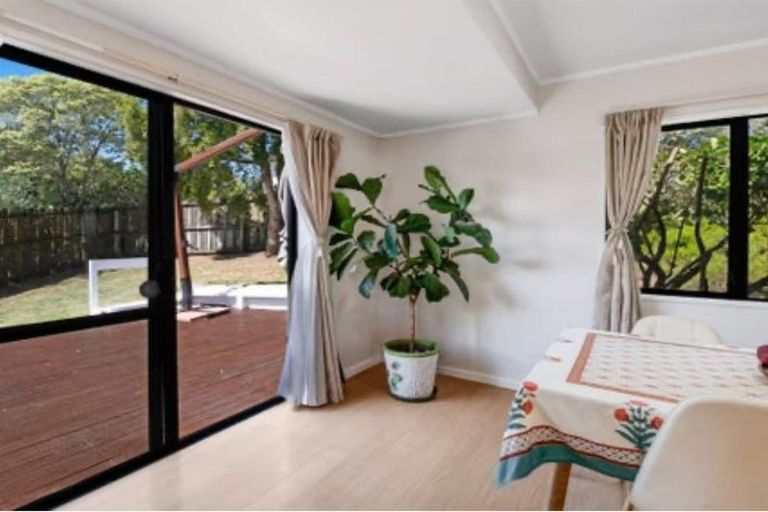 Photo of property in 14 Mallard Place, Unsworth Heights, Auckland, 0632