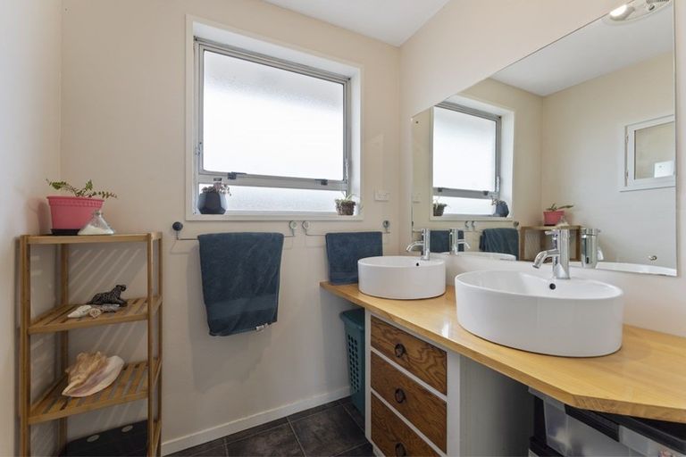 Photo of property in 2/20 Staffa Street, Woolston, Christchurch, 8062