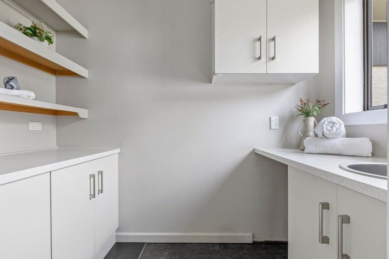 Photo of property in 48 Glenharrow Avenue, Avonhead, Christchurch, 8042