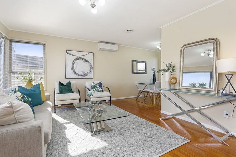 Photo of property in 16 Kea Place, Mangere Bridge, Auckland, 2022