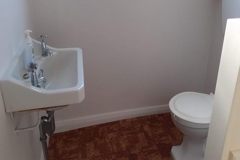 Photo of property in 18 Hillary Crescent, Maraenui, Napier, 4110