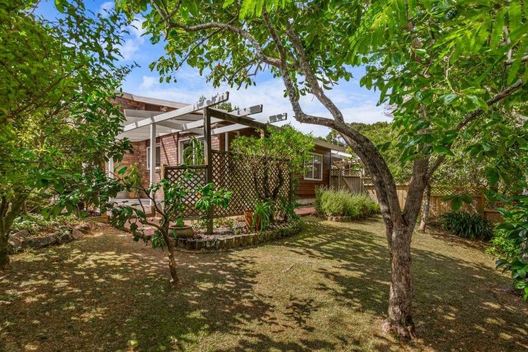 Photo of property in 3 Meynell Court, Glen Eden, Auckland, 0602