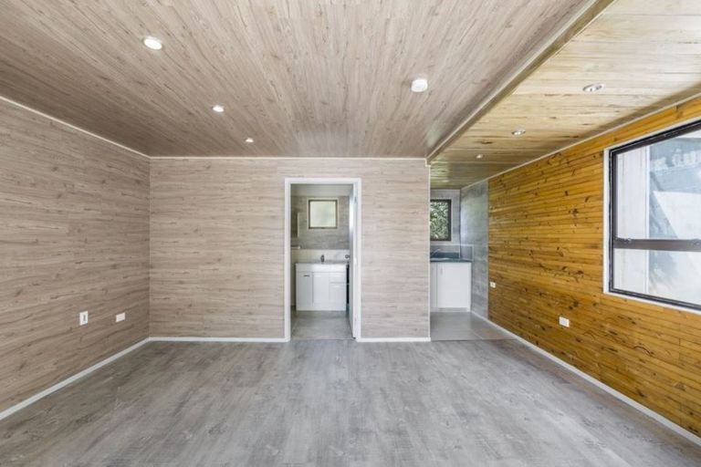 Photo of property in 10 Nor'east Drive, Northcross, Auckland, 0632