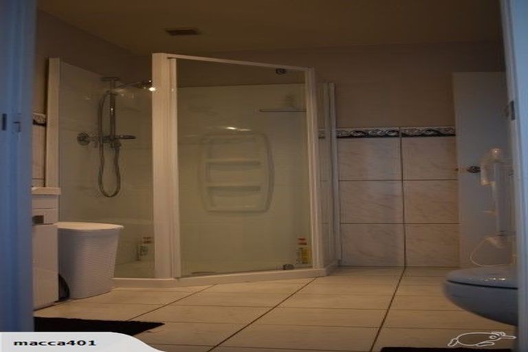 Photo of property in 3 Bridgehead Cove, West Harbour, Auckland, 0618