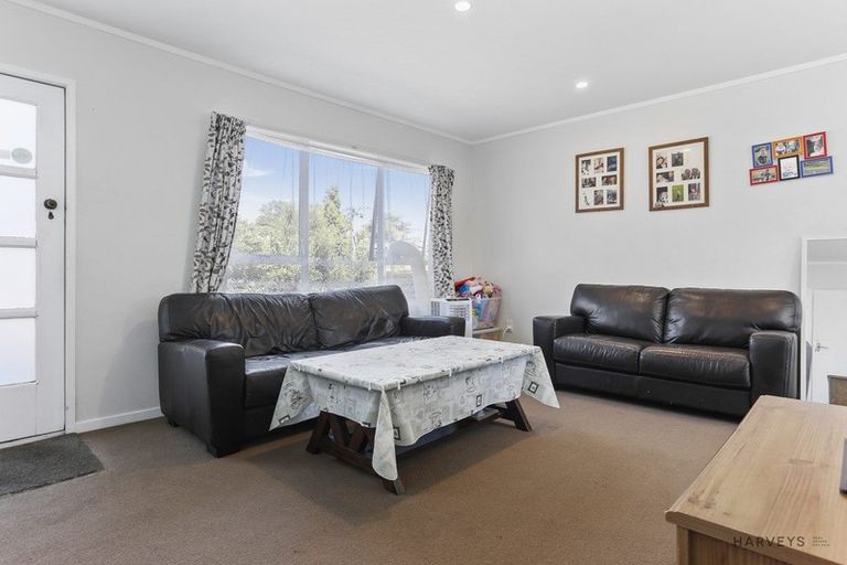Photo of property in 2/22c Evans Road, Glen Eden, Auckland, 0602